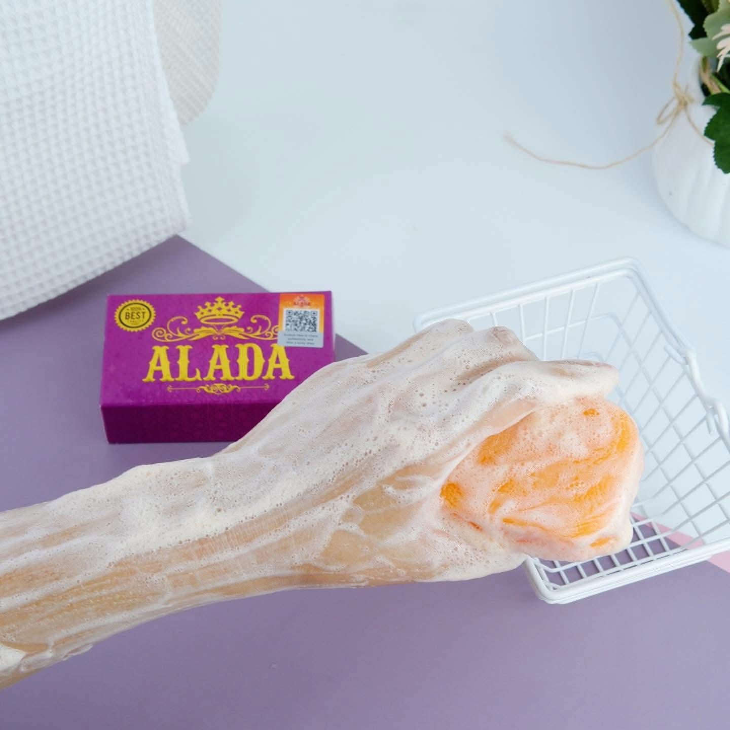 Alada Instant Whitening Soap